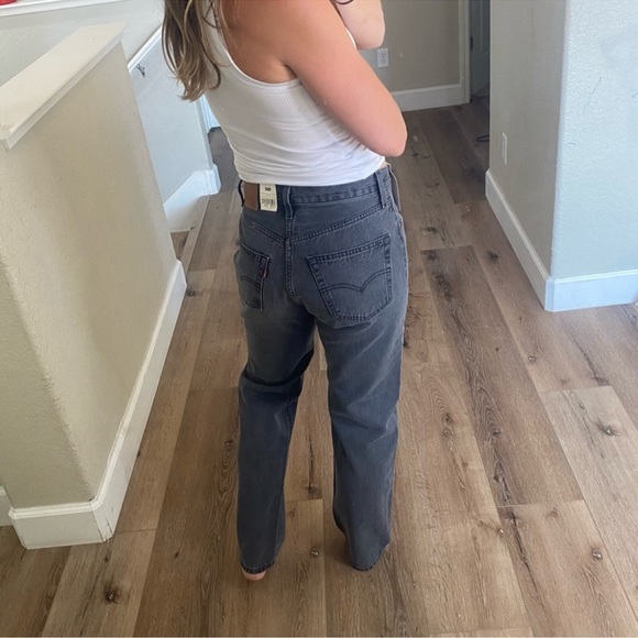 FLASH SALE! Levi's 90's black distressed relaxed jeans - Picture 9 of 17